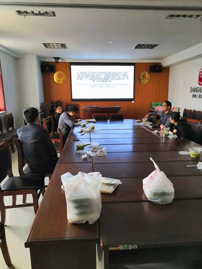 杨美玲律师第十四期午餐分享会上分享《金融不良资产诉讼裁判规则》