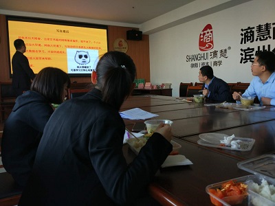 苏迪律师在第十五期午餐分享“互联网+律师”经验
